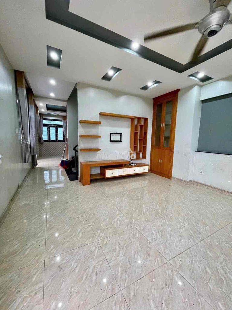 Nhà góc 2 mt  gã tư ga quận 12 - 2