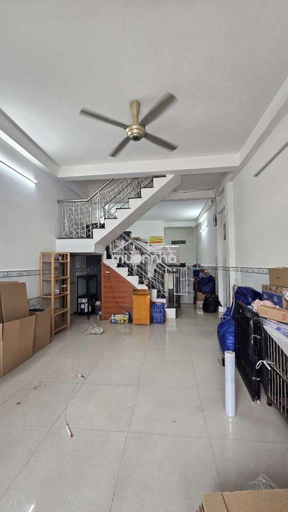 Cho thuê 4x10m lầu 2pn 6tr sát chợ 1a