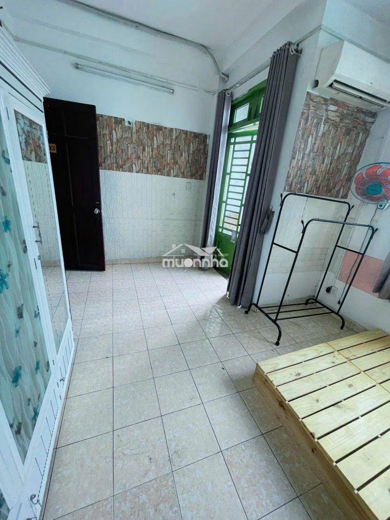 Phòng có ban công- cửa sổ - 4