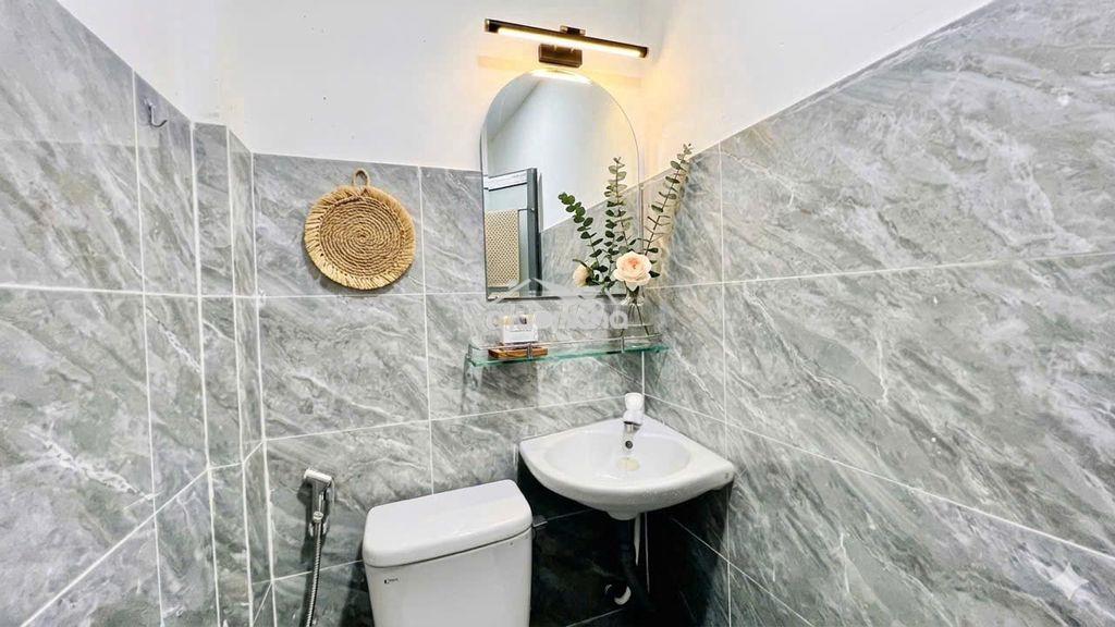Cho thuê phòng gác cao 1m9 nội thất cơ bản gần đh công thương 3km - 4