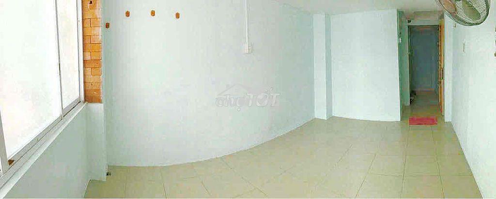 Cho thuê phòng có máy lạnh , máy quạt , giáp quận 1 - 2