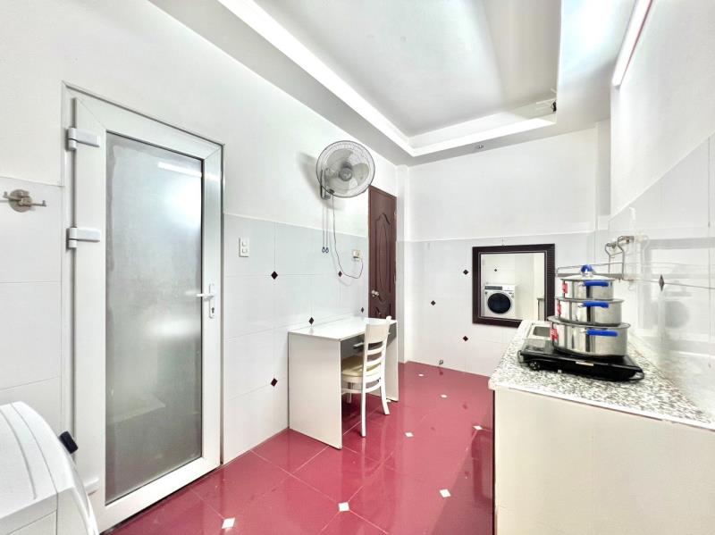 Căn hộ 50m2 2 phòng ngủ thang máy ngay cầu tham lương trường chinh - 2
