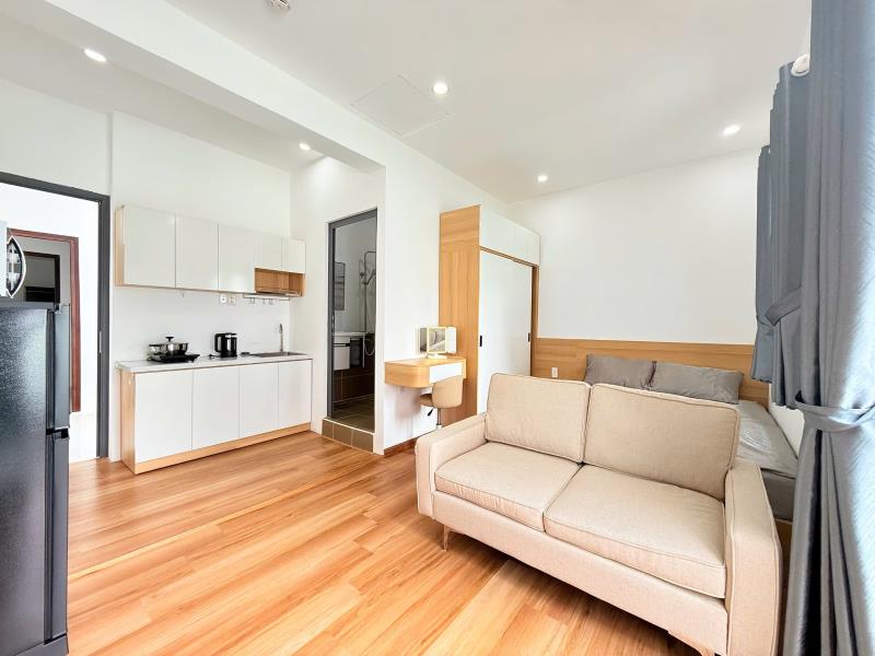 Studio phan đăng lưu, phú nhuận - ban công, tách bếp - full nội thất - 2