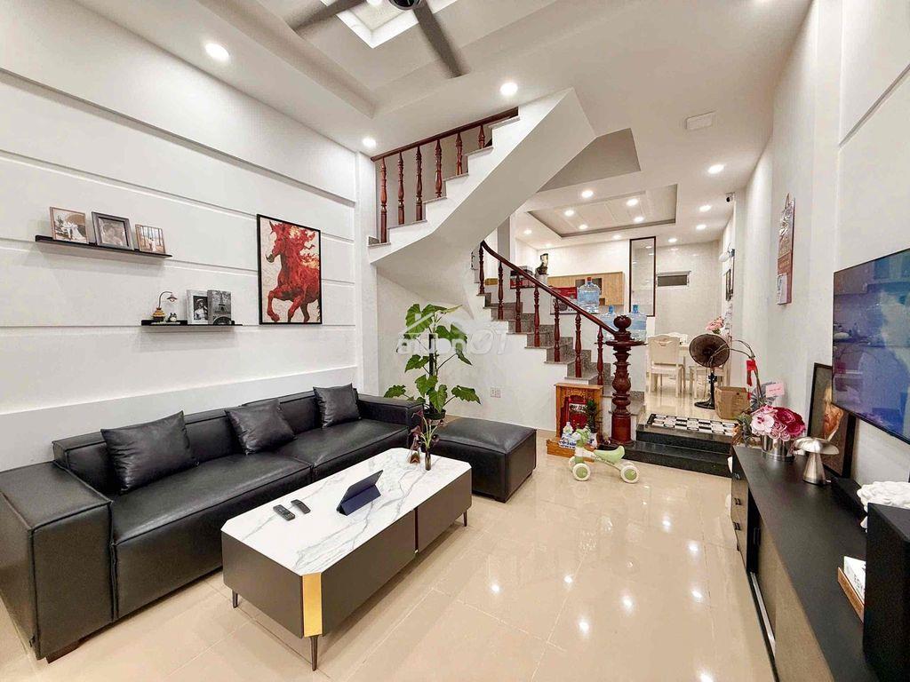 Bán nhà 2 lầu mt hẻm 647 ql13 , sát vạn phúc city, đường 6m ô tô - 4