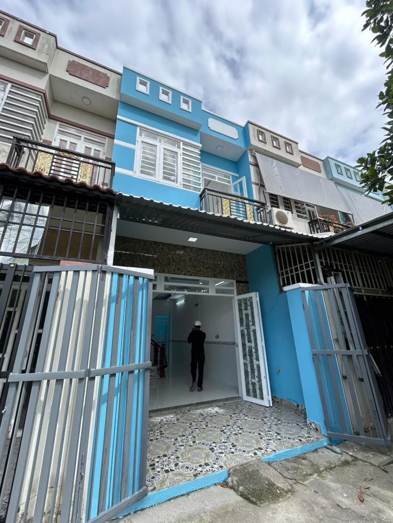 Bán nhà có sân rào giáp hóc môn - 500 triệu