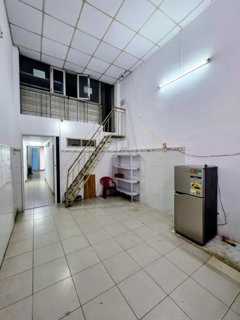 Nhà 2 tầng cũ hxh 8m văn chung,gần ga t3 , 75m2,sổ vuông.tiện xây mới ở hoặc làm chdv - 3