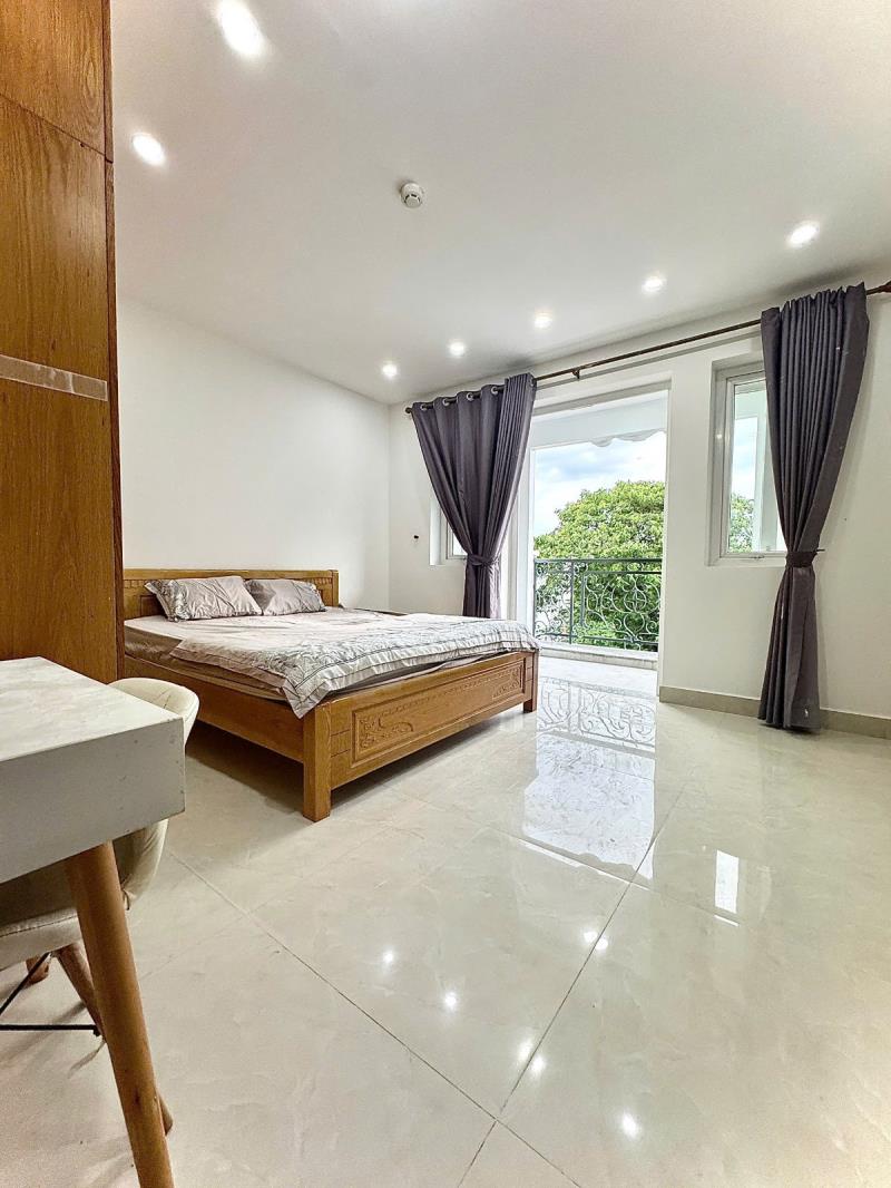 Cho thuê căn hộ luxury ban công , phòng ngủ tách bếp giá siêu mềm khu vực sân bay tân sơn nhất, đường bạch đằng