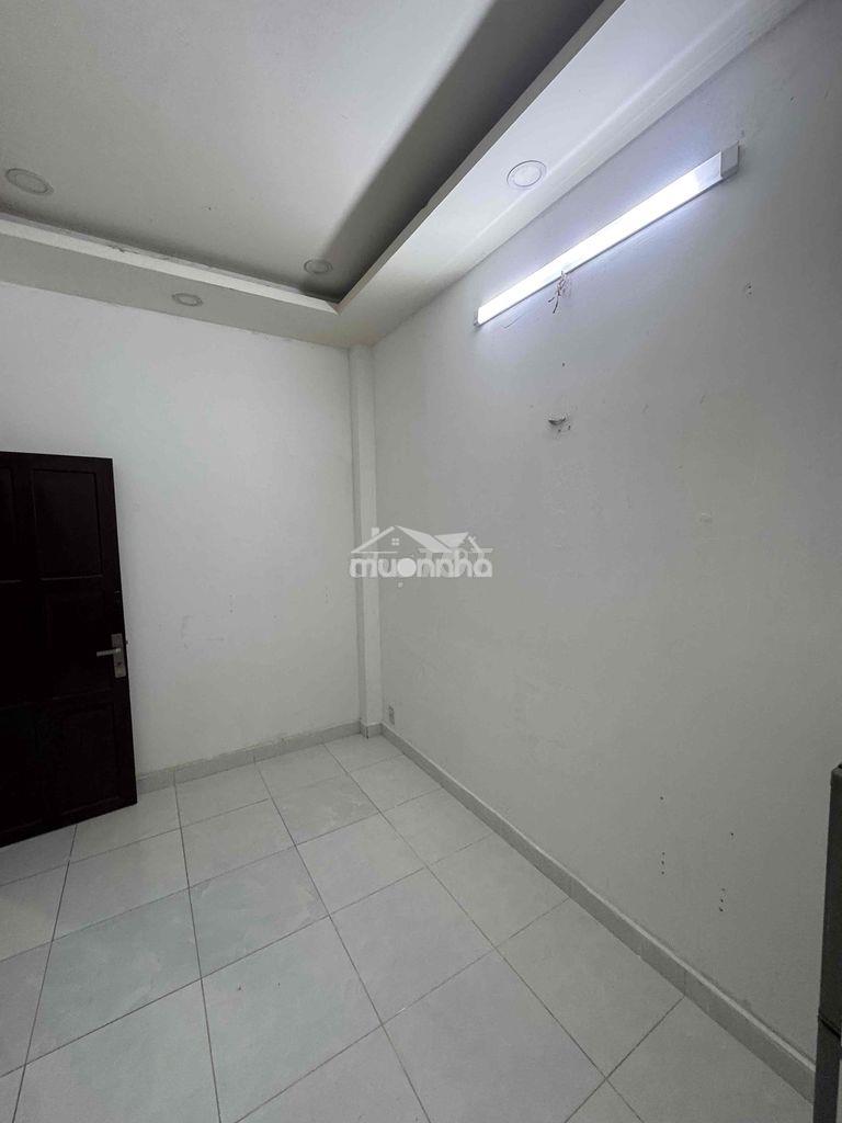 Cho thuê phòng trọ 18m2 mt đường số q4 - 4