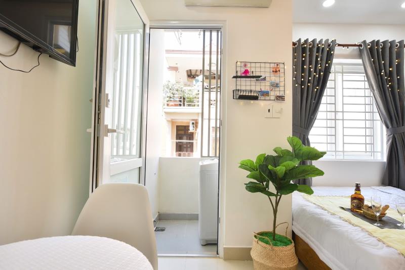 Cho thuê căn hộ balcony thang máy - chợ bến thành - đh hoa sen - văn lang - takashimaya - 2