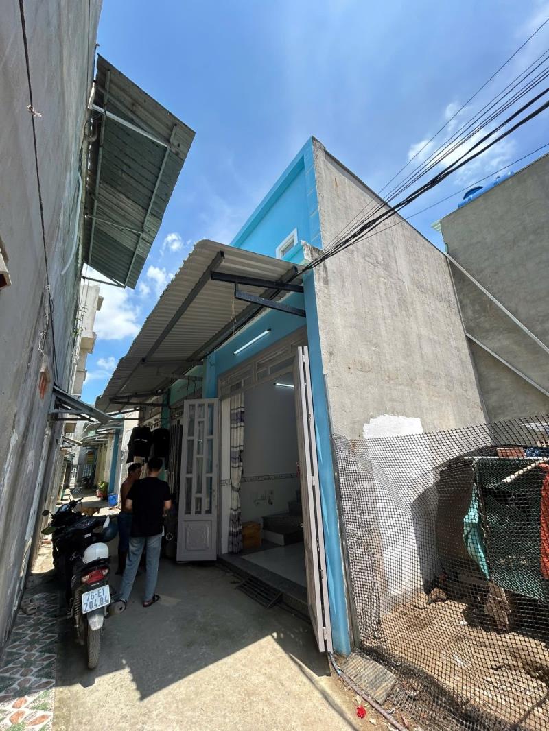Nhà kiên cố 4x10m 1 trệt 1 lửng - giá 425 triệu
