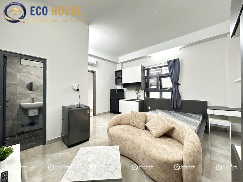 Studio cửa sổ lớn gần đầm sen tân phú