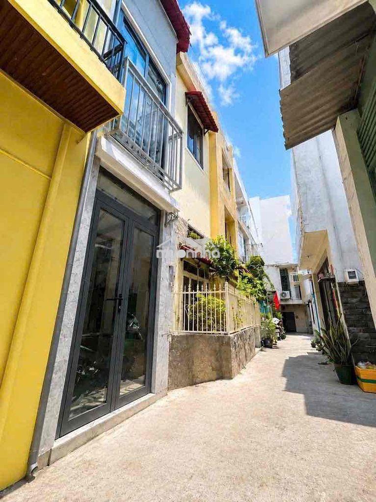Bán nhà 3 tầng hẻm 3m vào ở ngay trên đường tôn đản