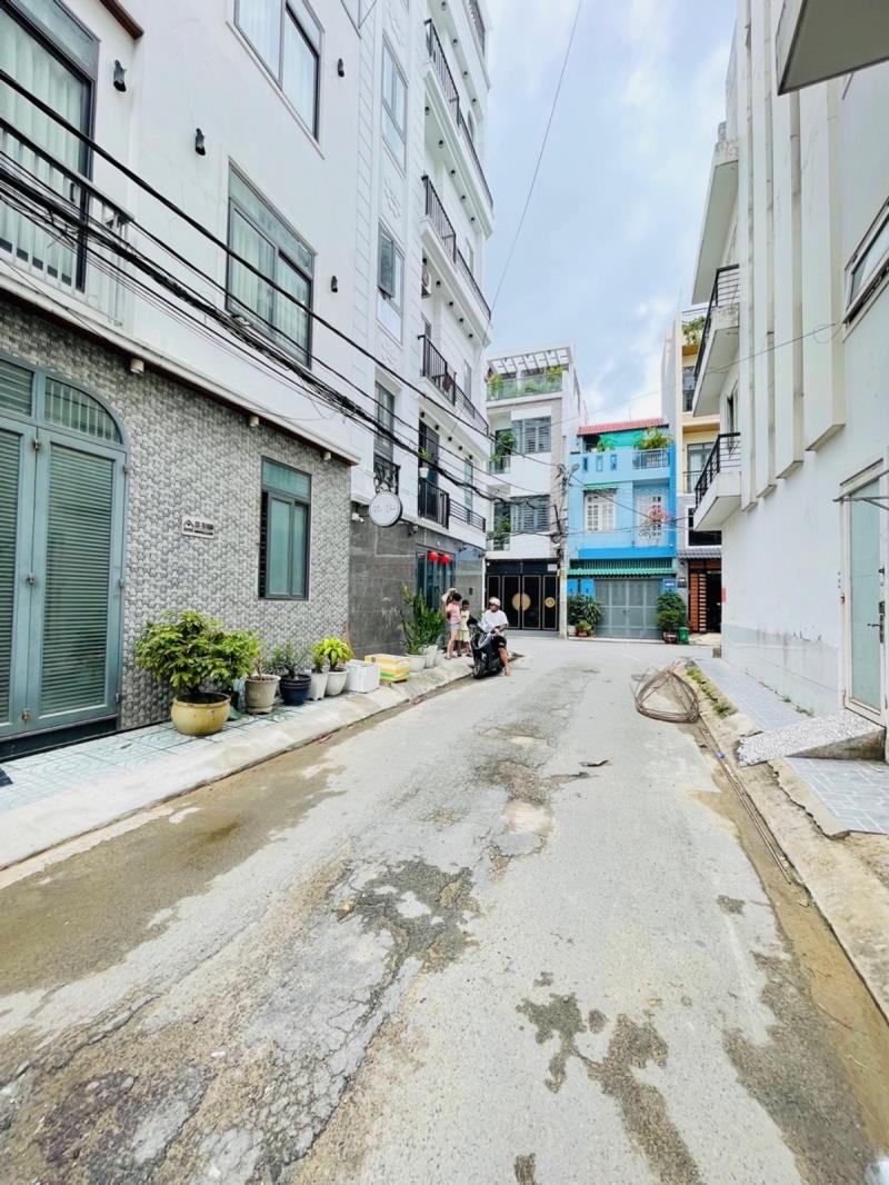 Bán toà chdv cao cấp - 6 tầng - thang máy - cạnh emart2 - oto đậu cửa - sổ vuông a4