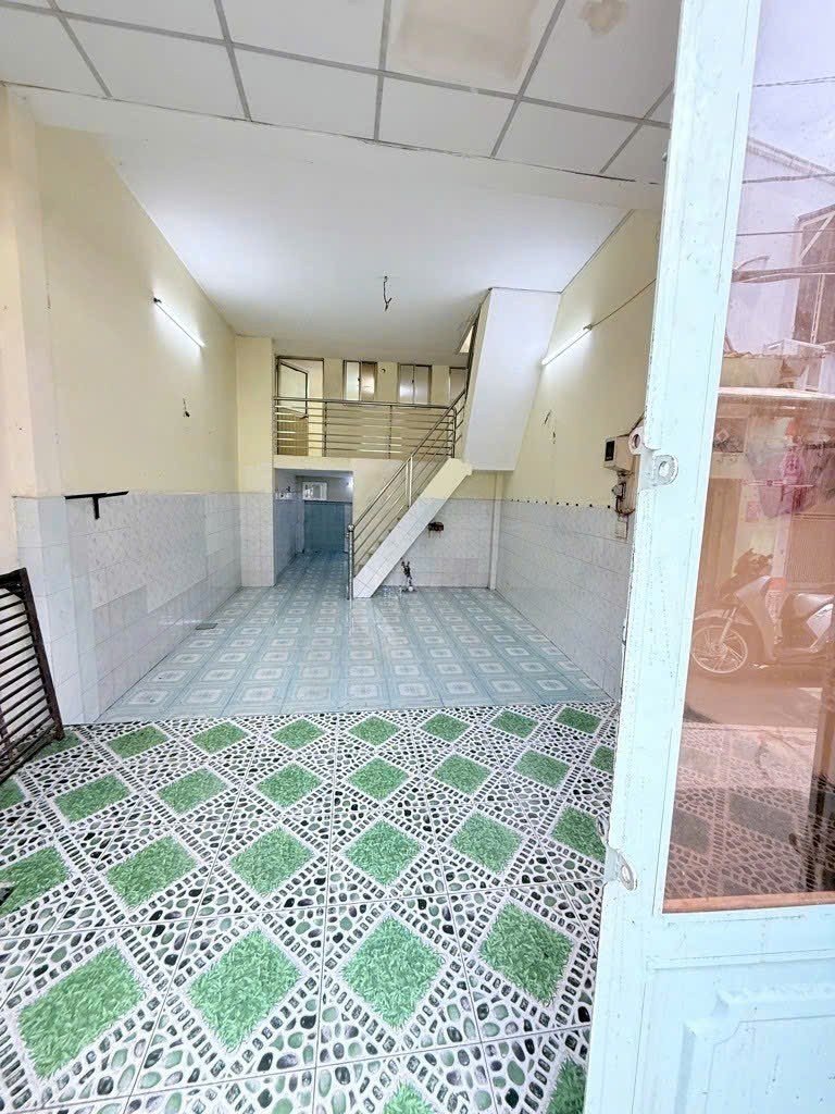 Tân hoá - vài bước chân ra mặt tiền- quận 6 - 3 tầng-(4,3m x 12m²)- 3 pn - giá 4,x tỏi sổ hồng, hoàn công đủ , lh nam 0868861039