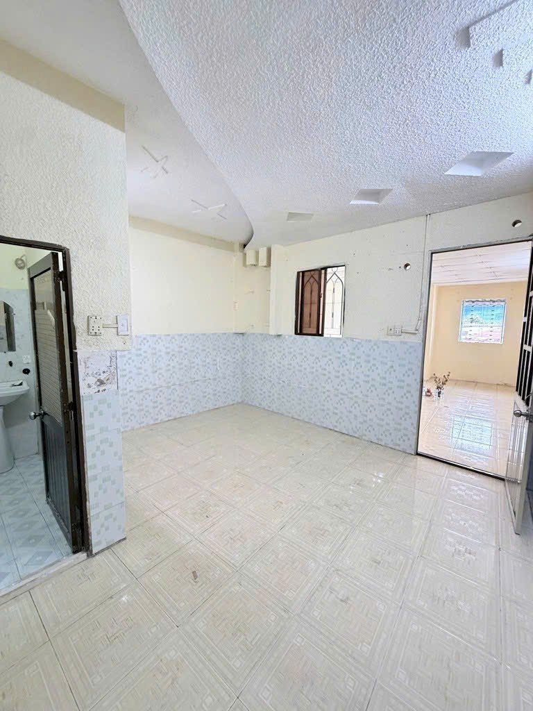 Tân hoá - vài bước chân ra mặt tiền- quận 6 - 3 tầng-(4,3m x 12m²)- 3 pn - giá 4,x tỏi sổ hồng, hoàn công đủ , lh nam 0868861039 - 3