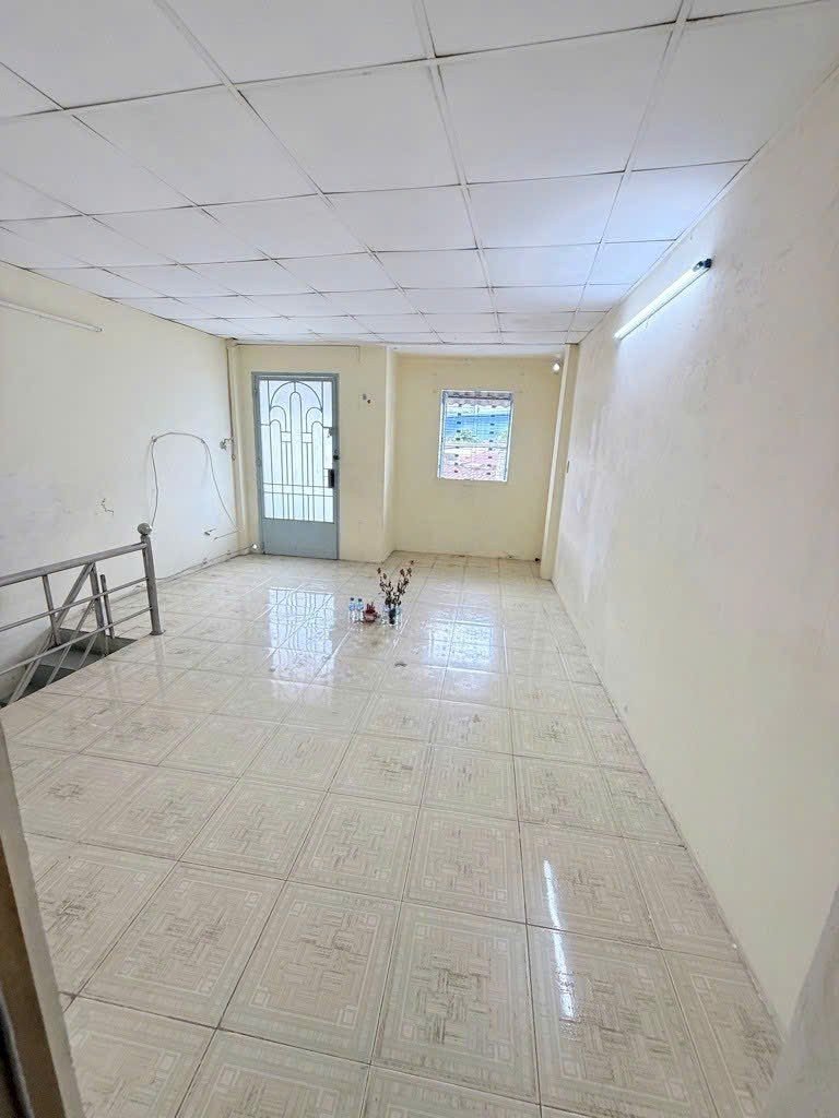 Tân hoá - vài bước chân ra mặt tiền- quận 6 - 3 tầng-(4,3m x 12m²)- 3 pn - giá 4,x tỏi sổ hồng, hoàn công đủ , lh nam 0868861039 - 4