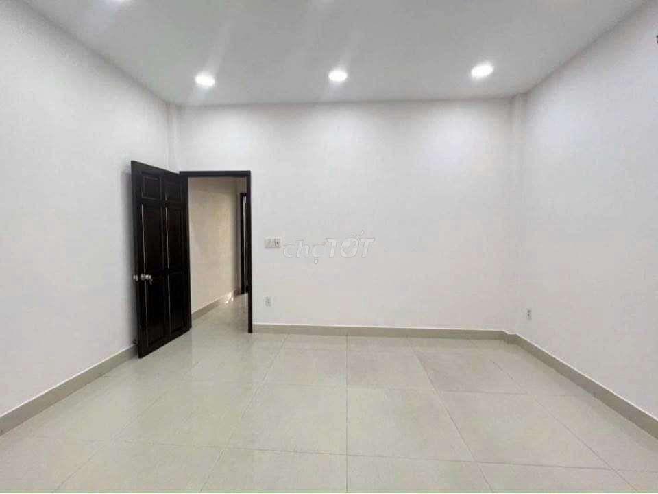 Cho thuê mặt bằng hiệp thành 20tr - 4