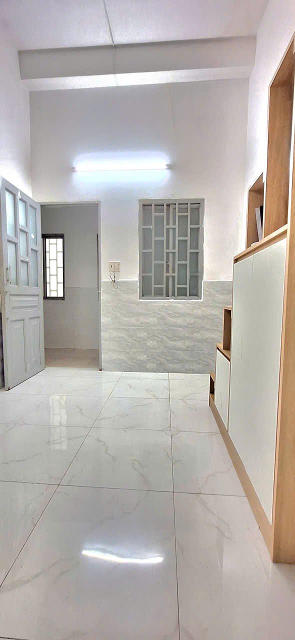 Phòng trọ gác lửng có máy lạnh gần đại học văn hiến ngay đoàn hồng phước ở được 3-4 người ưu tiên sinh viên. - 2