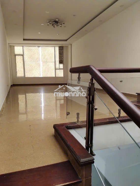 Cho thuê nhà mt trần hưng đạo, 4 x25m, t+1.5l,giá 32tr/ tháng tl - 2