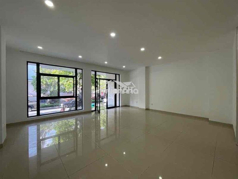 Tầng trệt ~85m2, sàn trống, có máy lạnh, hầm xe ở vạn phúc. giá 19 tr