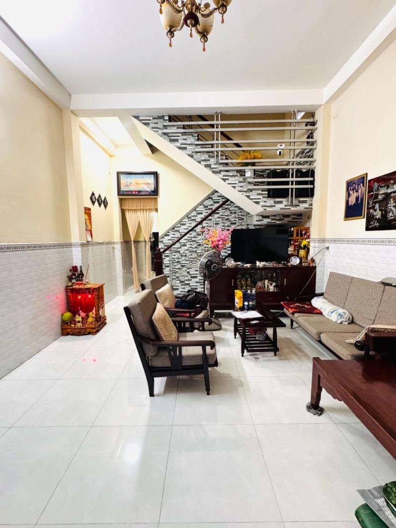 Nhà bán lý thường kiệt 70m2 2 tầng hẽm xe hơi