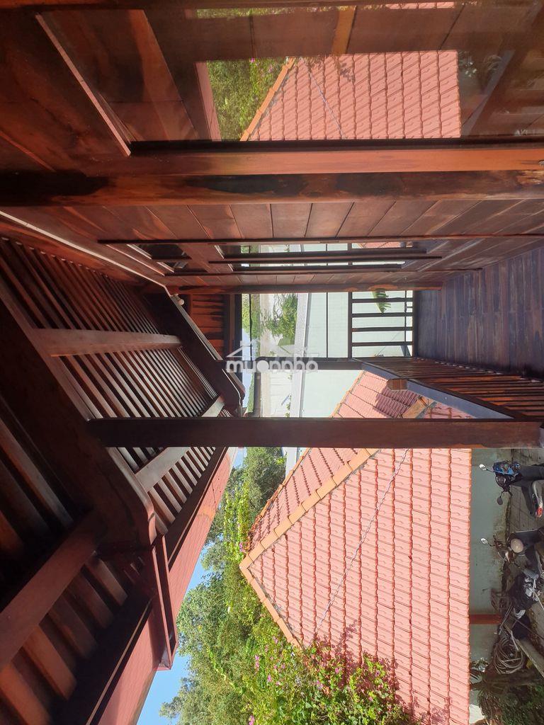 Nhà sàn gỗ 2 tầng trên nền vườn 800m2 - 4