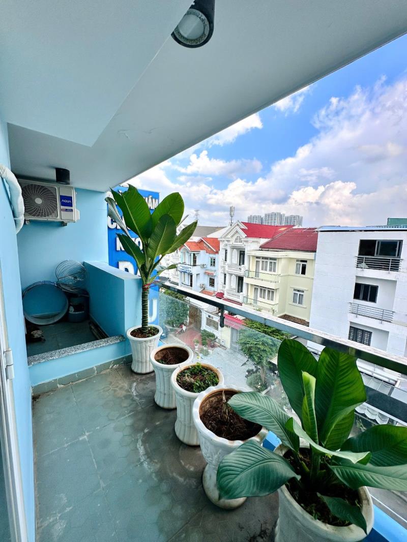 Phòng trọ cao cấp giá rẻ với diện tích rộng 35m2 có ban công riêng, máy lạnh đường gò ô môi q7 sát phú mỹ hưng - 4