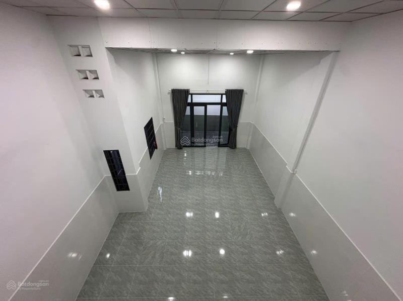 Bán nhà mới ở ngay đường hồng lạc - cách hxh 50m, dt: 5.6x14m. chỉ 6.5 tỷ - 4