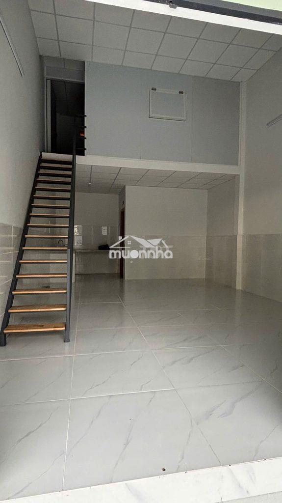 Nhà căn đôi mới xây, nội thất đẹp, sân rộng xe hơi... - 2