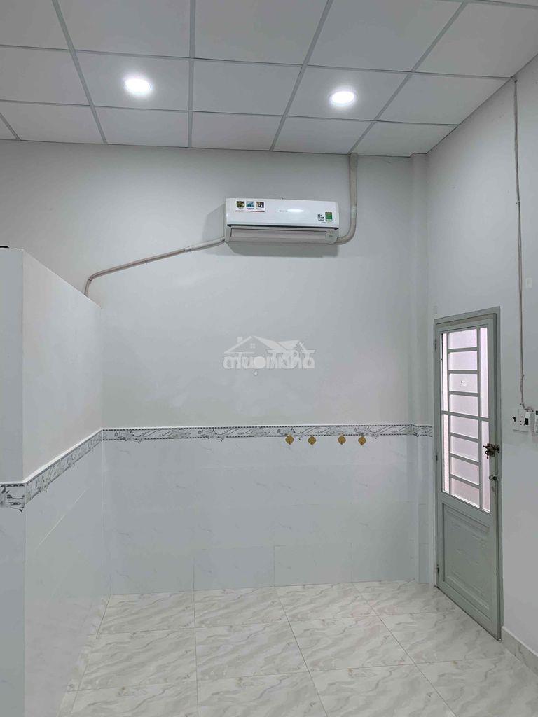 Phòng tự quản - giờ giấc tự do: 4 x 4,7 trang bị 01 máy lạnh.