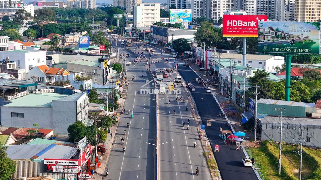 Chính chủ gửi bán căn nhà  phốđường xe hơi kề mt quốc lộ 13 - 3