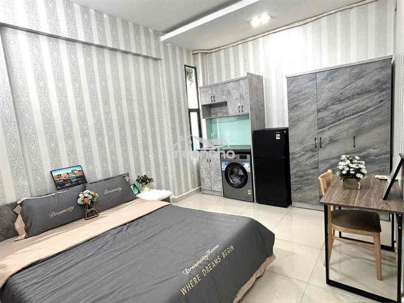 Cho thuê phòng cửa sổ thoáng có máy giặt riêng gần trường huflit