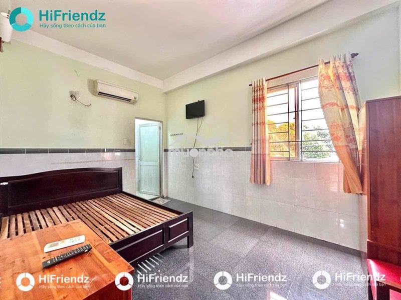 Trống sẵn studio cửa sổ trời gần đại học công thương sẵn máy lạnh aeon