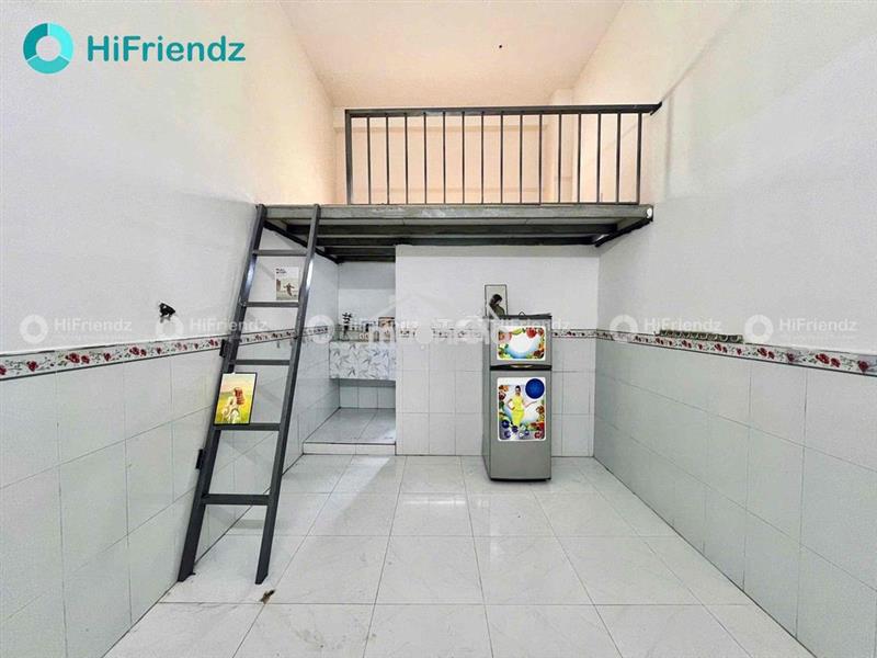 Cho thuê phòng gác cao ,sẵn máy lạnh tủ lạnh - giờ giấc tự do