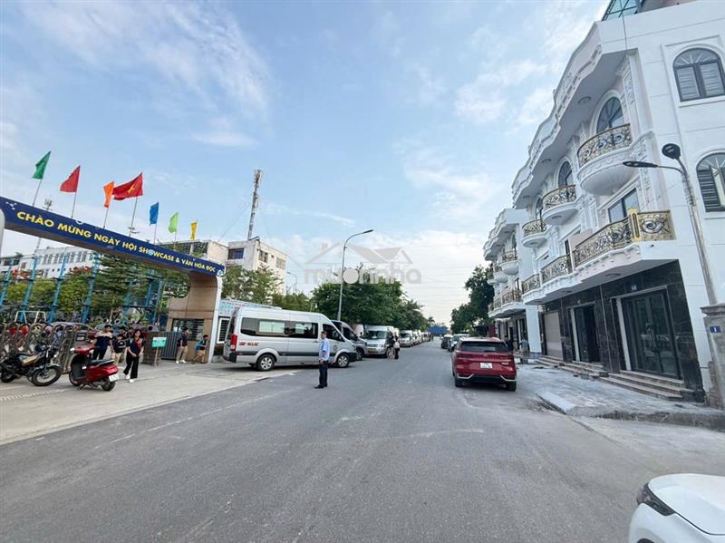 Hùng vương- hồng bàng hơn 2 tỷ -nhà mới 3.5 tầng -trường xanh tuệ đức