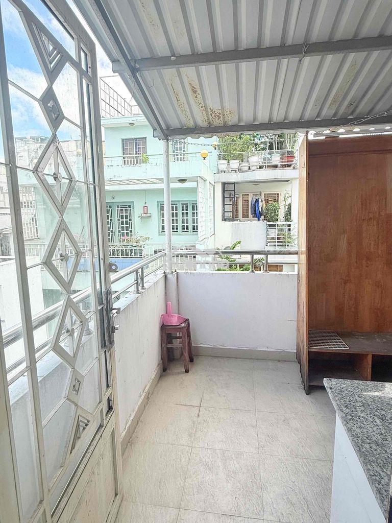 Phòng nguyễn biểu 35m2 có ban công rộng, thiết kế tách bếp tách toilet - 3