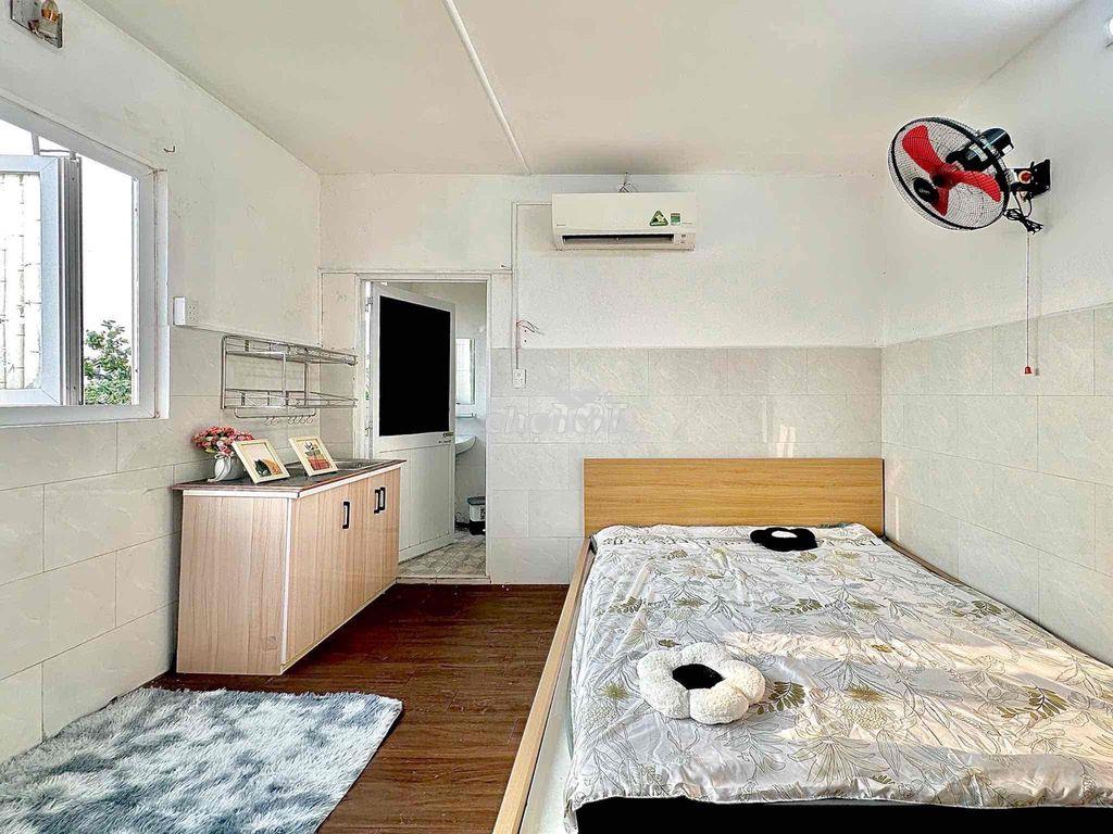 Chính chủ - cửa sổ - ban công - mới khai trương - 4