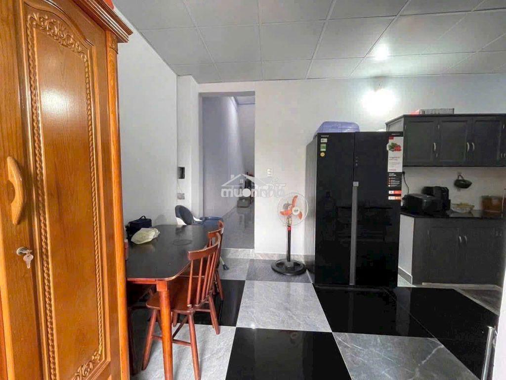Nhà trệt lầu sổ sẵn đường nhựa rộng , kết cấu 3pn, sân đậu ô tô - 2