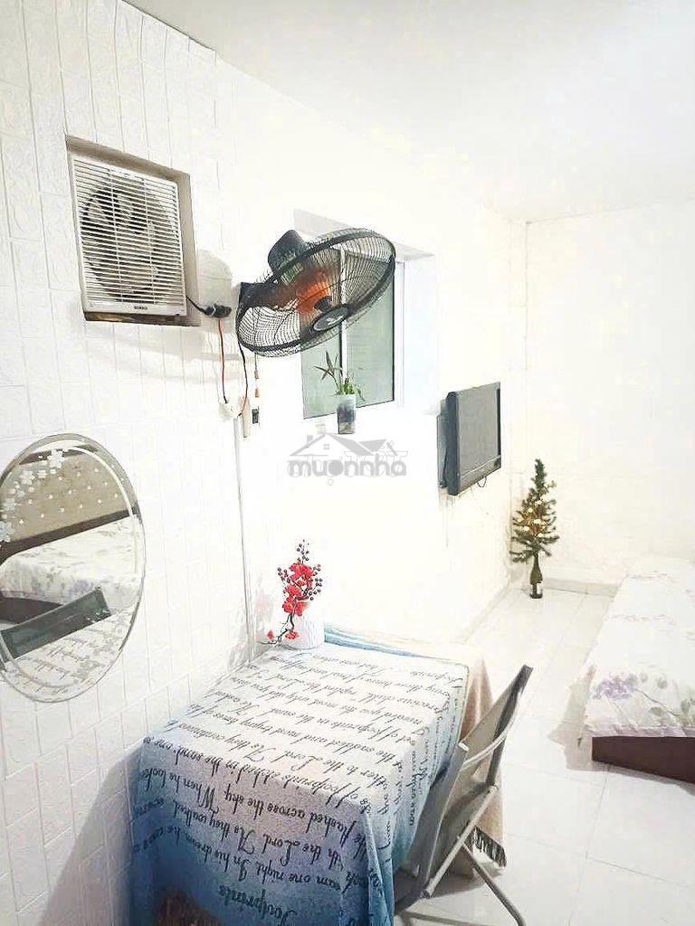4tr5 p.cửa sổ  full nội thất m, giường tủ... trần quang diệu , q3 - 3