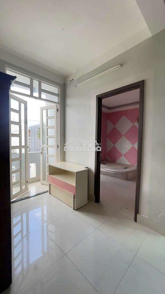 Nhà 2 lầu 3pn.3wc hẻm xe hơi