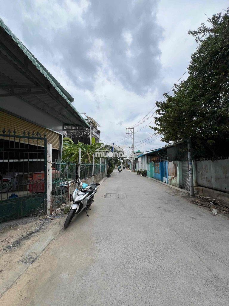 Xưởng 200m2 có gác lửng, góc 2 mặt tiền, hẻm thông - 2