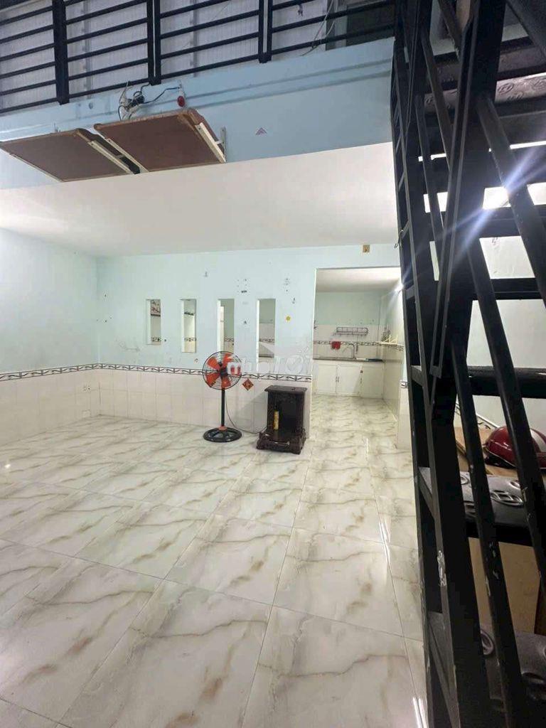 Nguyên căn cho thuê 2 phòng 8,5tr quận 4
