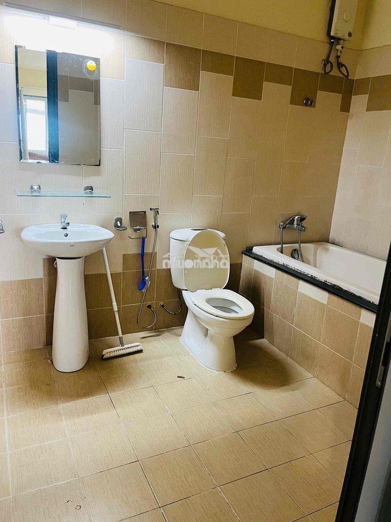 Tìm người ở ghép ( 3 người ) cách ute 2km