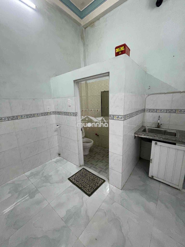 Phòng cho thuê có máy lanh , tủ lạnh đông hưng thuận 17 - 4