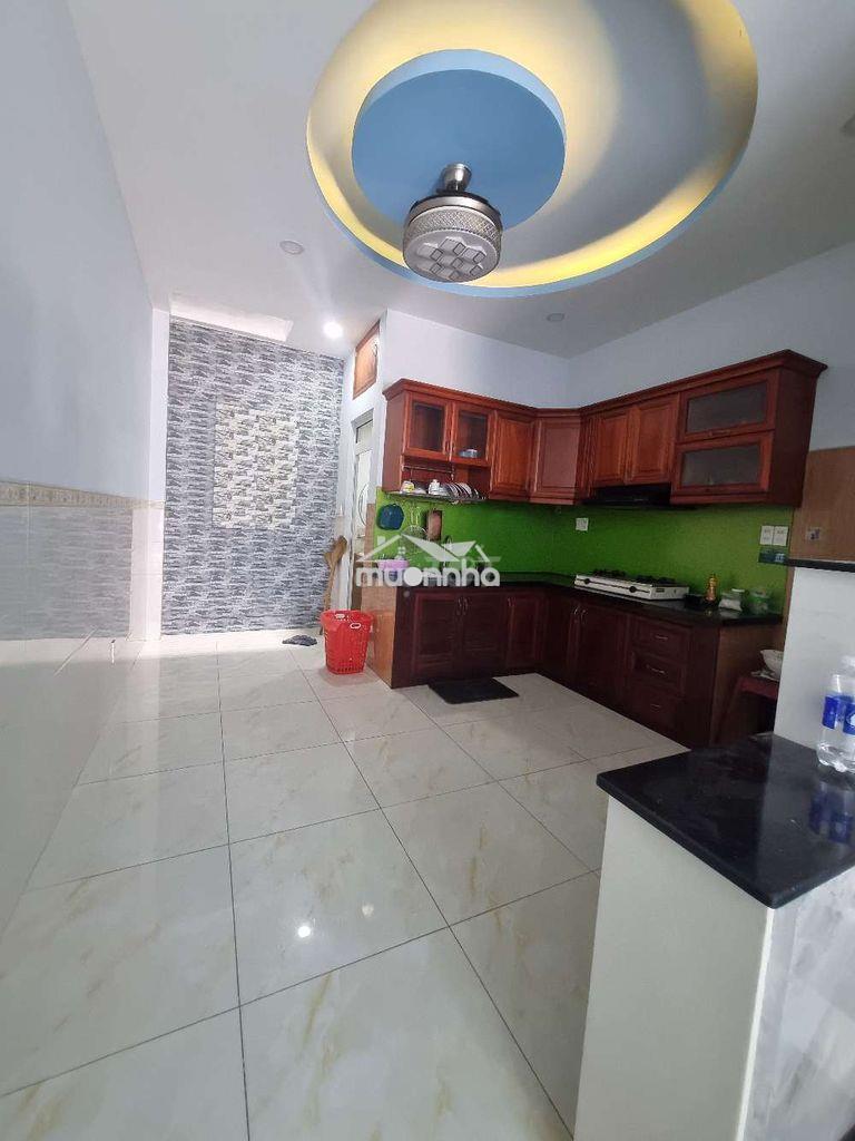 Cho thuê nhà bà điểm
gần chợ cây me
dt 4x13 -2 lầu 3pn -3wc
- 3