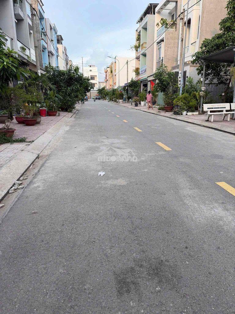 Cho thuê nhà 1 trệt 2 lầu gần trung tân y tế dĩ an - 4
