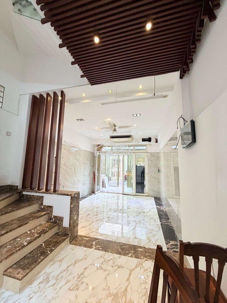 Nhà 4 tầng hẻm xe hơi lạc long quân
dt: 4,3x16 71m2 đất. dtxd 225m2 - 2