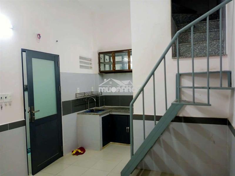 Chothuêphòng dt:35m2 2 phòng có ban công riêng, giờ giấc tự do.