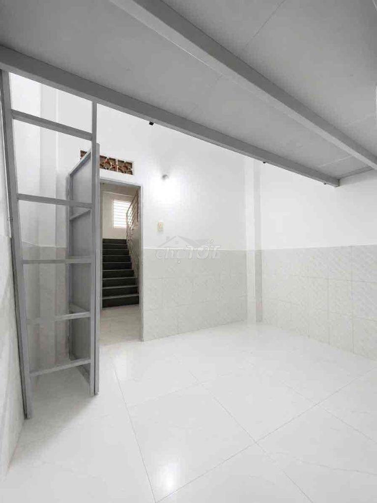 Phòng 1tr9 gần kcn lê minh xuân 18m2 - 3