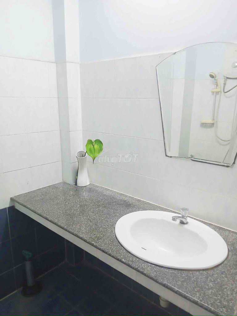 Phòng trọ ngay giang p1 lầu 1 lối đi riêng đầy đủ nội thất - 3